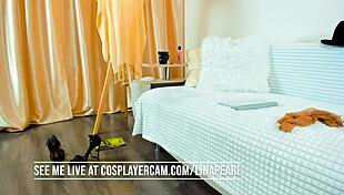 check out this slut fingering her legs on webcam 😍