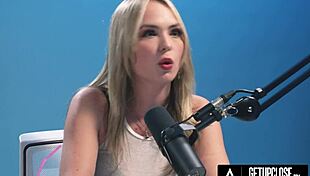 watch lilly bell orgasm up close with her hitachi