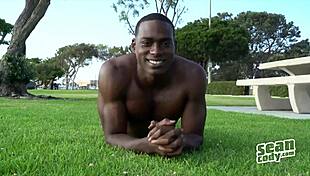 desmond sucking hunk's cock in gay blowjob fantasy