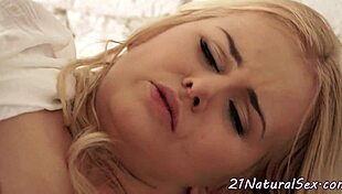 Classy Model Orally Pleasing Her Boyfriend