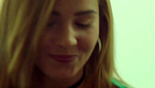 Stunning brunette models turn trip into wild threesome fun 😈