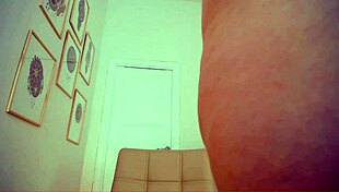 i watchin this curvy beaut masturbatin on webcam in cosplay costumes