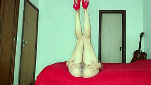 safada teases with solo latina brazilian play