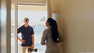 Curvy Latina Wife Fucks Cable Guy While Husband's Away 😏