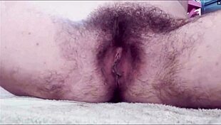 Man, I’m obsessed with this bizarre hairy slut doing anal and pussy play!