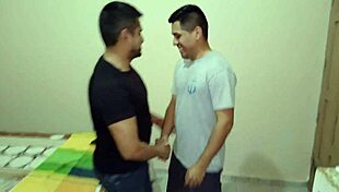 cojiendo con el repartidor gay 😏