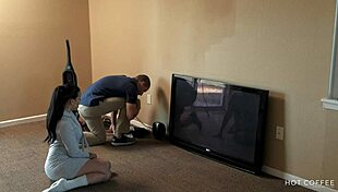 Curvy Latina Wife Fucks Cable Guy While Husband's Away 😏