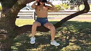 Watch a guy pissing from a tree in the park