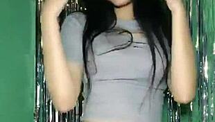 Wow! This sexy Asian Korean girl dances provocatively on Uplive livestream webcam show!