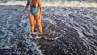 Horny teen flaunts big ass on beach 😏