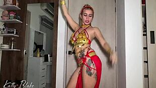 chica �rabe cabalga una gran verga latina con su enorme culo-katty blake