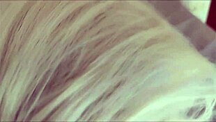 Elsa from frozen cosplay reveals she's not frozen at all