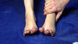 Steamy foot fetish action with a curvy Latina couple