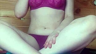 i-i sweet girl in mask masturbatin' with vibrator to orgasm