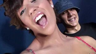 17 tios lefndole la cara en amateur session