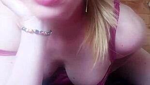 i-i sweet girl in mask masturbatin' with vibrator to orgasm