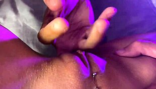 Chupou bucetinha até esguichar squirt