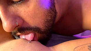 Chupou bucetinha até esguichar squirt