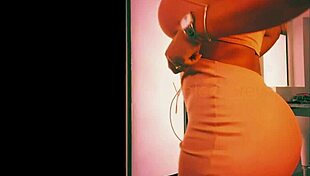 Valerygrey shows off her sexy thick juicy ass and wet shaved pussy