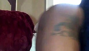 I'm havin' sum fun in tha bed wit my panties.