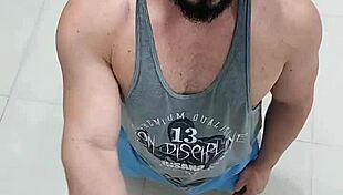 Turista curioso visits mr bumbum brasil