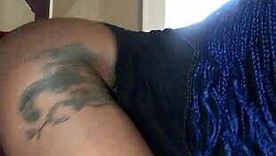 I'm havin' sum fun in tha bed wit my panties.