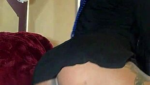 I'm havin' sum fun in tha bed wit my panties.