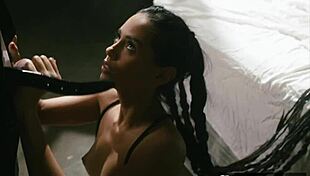 Andreina De Luxe Feels Deep Pleasure