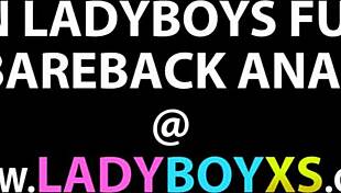 Худой азиатский ледибой в кожаной мини-юбке получает незащищенный анал и минет