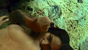 primeira mamada do ano - fui de mai� socadinho para praia coloquei minha bucetinha pra fora e chamei o estranho e advinha o que aconteceu!