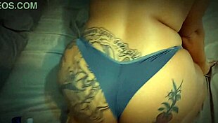 gostosa mama tarado e deixa lambuzar rabo com óleo 🔥