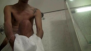 Luiggi In Shower Gets Blowjob From Marcos Goiano