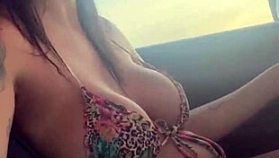 puta habilidosa chupa pau e tira leite