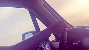 puta habilidosa chupa pau e tira leite