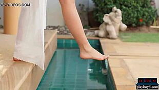 Watch these natural blonde hotties rip off their clothes!