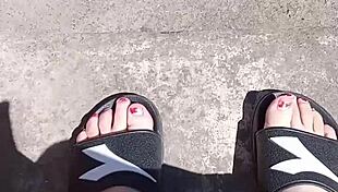 feet in the sun before pedicure