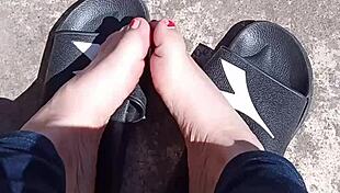 feet in the sun before pedicure