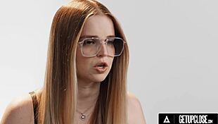 Огромные натуральные сиськи Коди Ворес трясутся во время интенсивного оргазма от Хитачи крупным планом