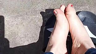 feet in the sun before pedicure