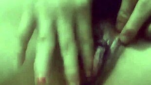 Amateur girl plays with toys on pussy 😈