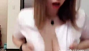 Asiatica se masturba con pasión 😏