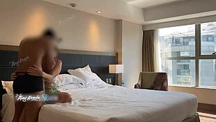 صديقي الأسود الكبير يثقبني بقوة وهو يشاهد زوجي المهزوم