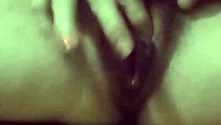 Amateur girl plays with toys on pussy 😈