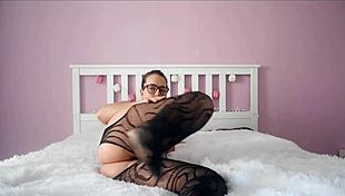 Milf gives blowjob then rides huge cock 😍