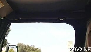 Se den behårede fisse få cumshots!