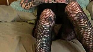 Jerk Off to Tattooed Glasses Babe!