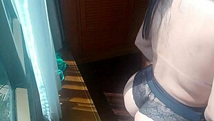 Madrastra sends accidental WhatsApp video in lingerie