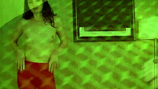 Tight leggings show cameltoe pussy and bubble butt