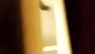 Espiando como se talla la panocha peluda