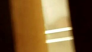 Espiando como se talla la panocha peluda